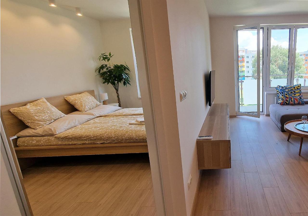 New Cozy 2 Room Pink Apartment Bratislava 059 Exteriör bild