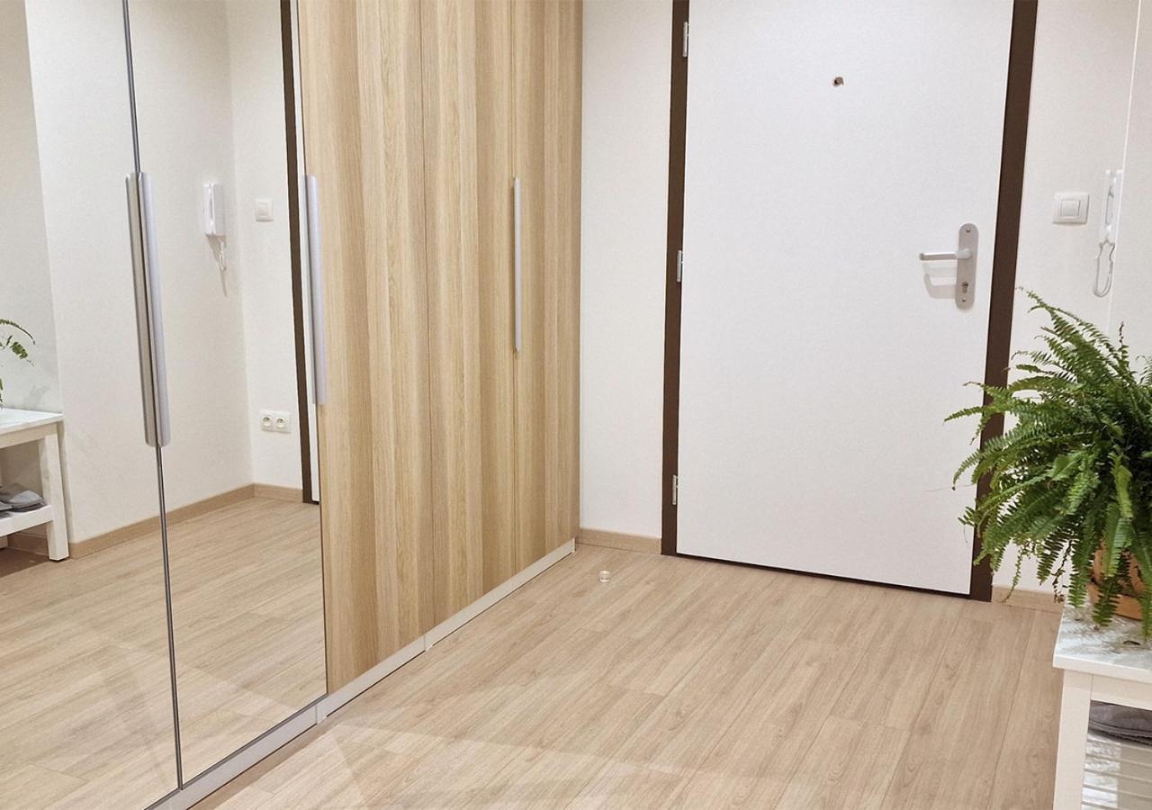 New Cozy 2 Room Pink Apartment Bratislava 059 Exteriör bild