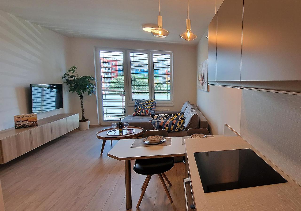 New Cozy 2 Room Pink Apartment Bratislava 059 Exteriör bild