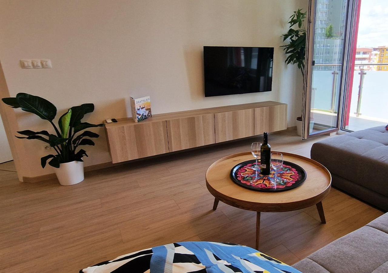 New Cozy 2 Room Pink Apartment Bratislava 059 Exteriör bild