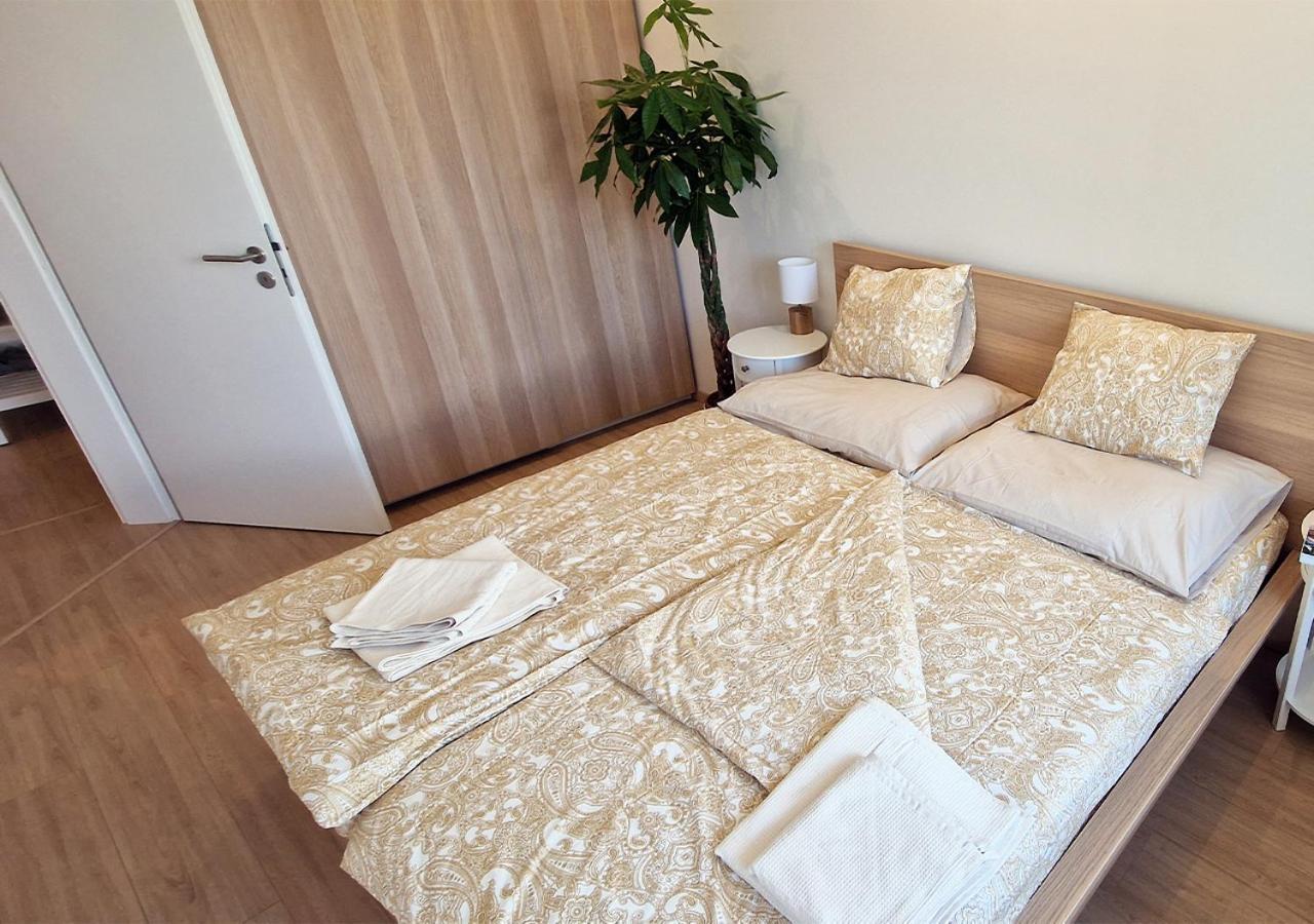 New Cozy 2 Room Pink Apartment Bratislava 059 Exteriör bild