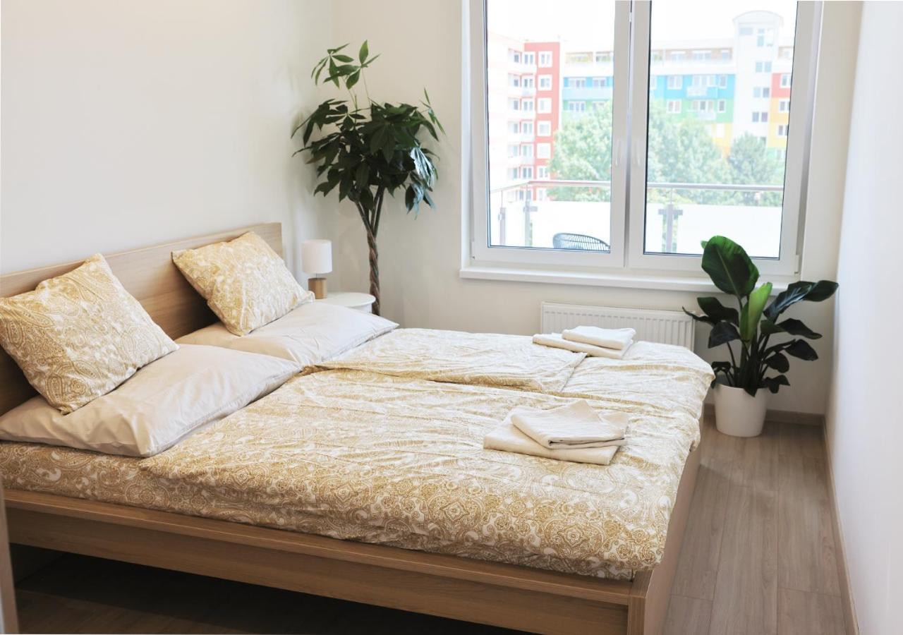 New Cozy 2 Room Pink Apartment Bratislava 059 Exteriör bild