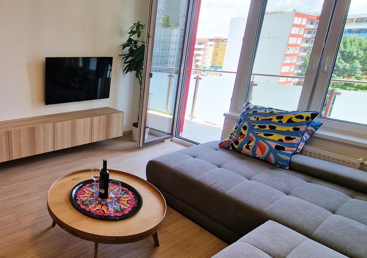 New Cozy 2 Room Pink Apartment Bratislava 059 Exteriör bild