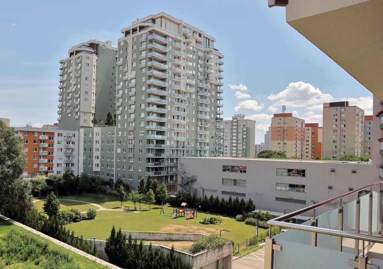New Cozy 2 Room Pink Apartment Bratislava 059 Exteriör bild
