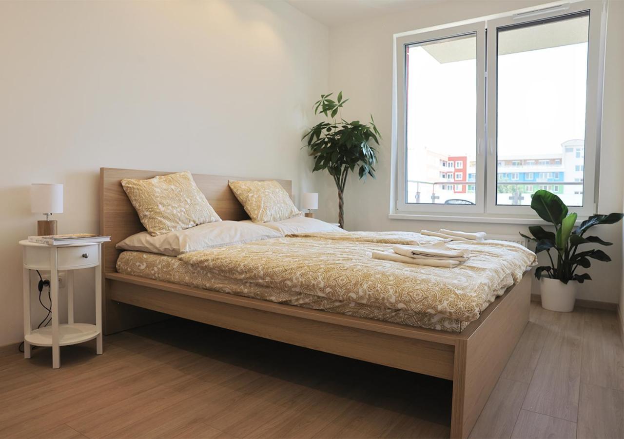New Cozy 2 Room Pink Apartment Bratislava 059 Exteriör bild
