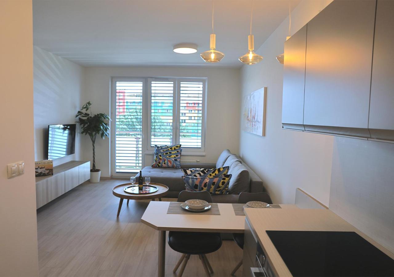 New Cozy 2 Room Pink Apartment Bratislava 059 Exteriör bild